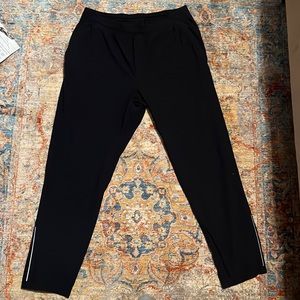 Mens Lululemon light weight black joggers (large)